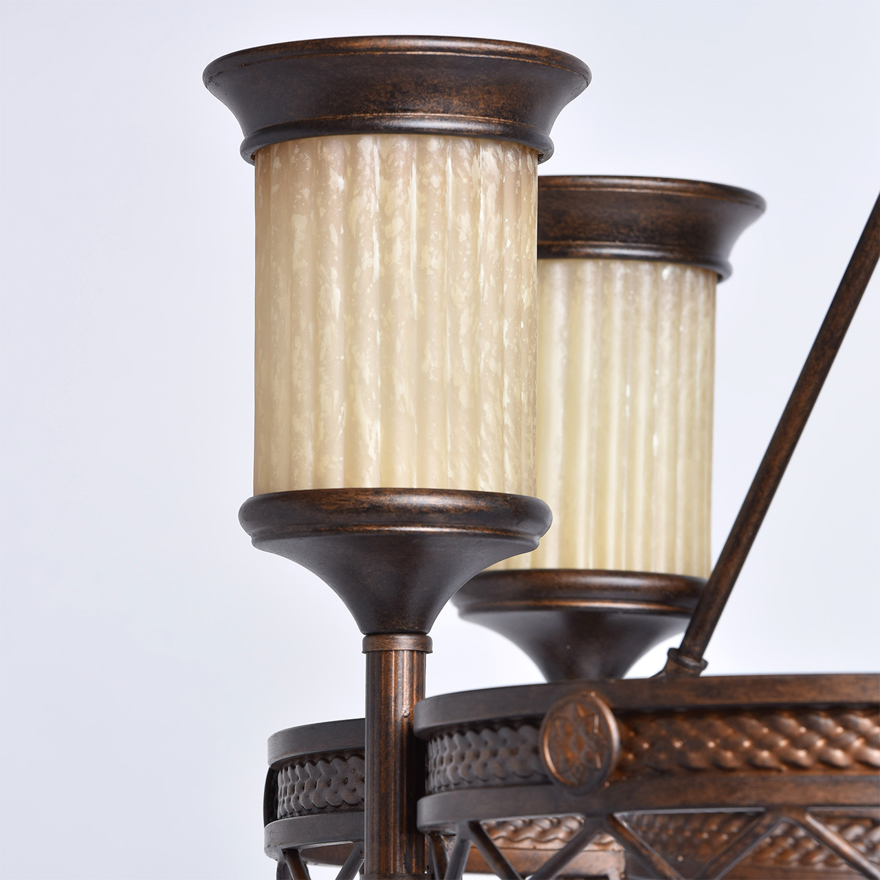 картинка Подвесная люстра Chiaro Айвенго 382010206 от магазина pro-decor.kz