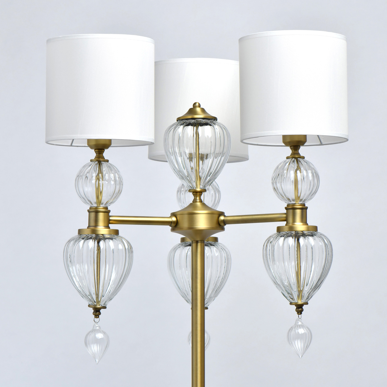 картинка Торшер Chiaro Оделия 1 619041503 от магазина pro-decor.kz