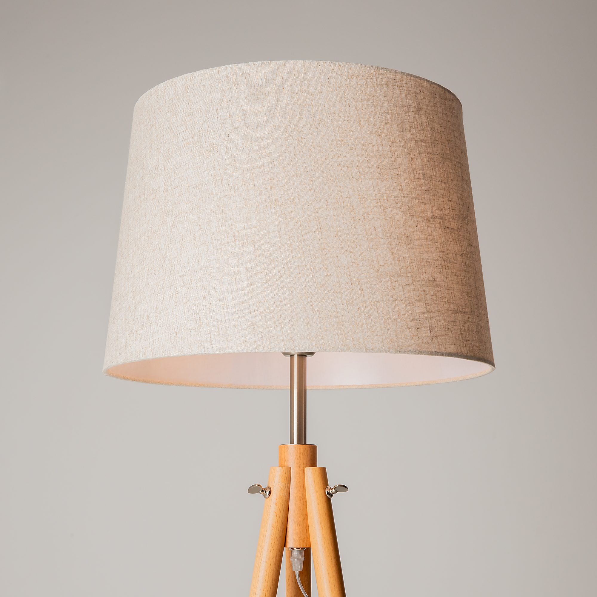 картинка Торшер Maytoni Calvin Z177-FL-01-BR от магазина pro-decor.kz