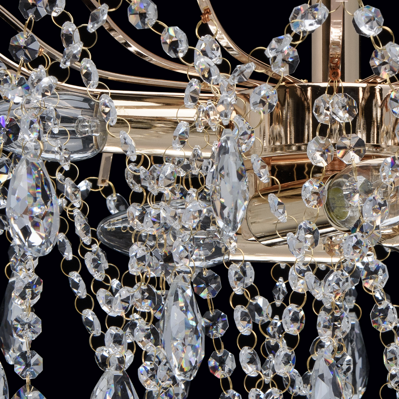 картинка Потолочная люстра MW-Light Бриз 464017406 от магазина pro-decor.kz