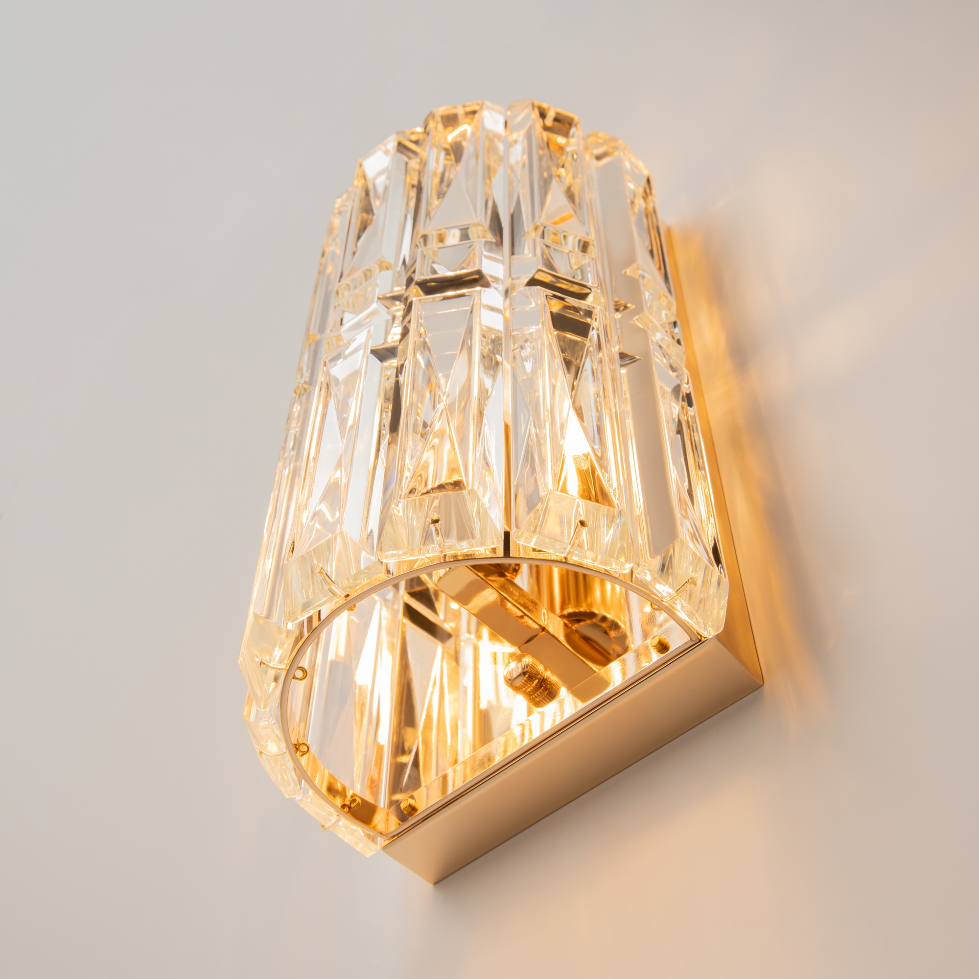 картинка Настенный светильник (бра) Maytoni MOD094WL-01G от магазина pro-decor.kz