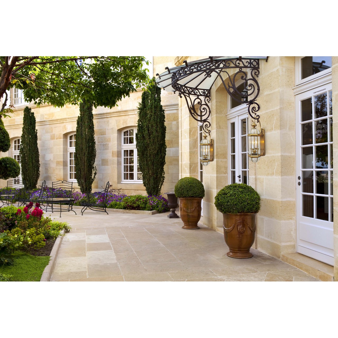 картинка Уличный настенный светильник Chiaro Мидос 802020504 от магазина pro-decor.kz