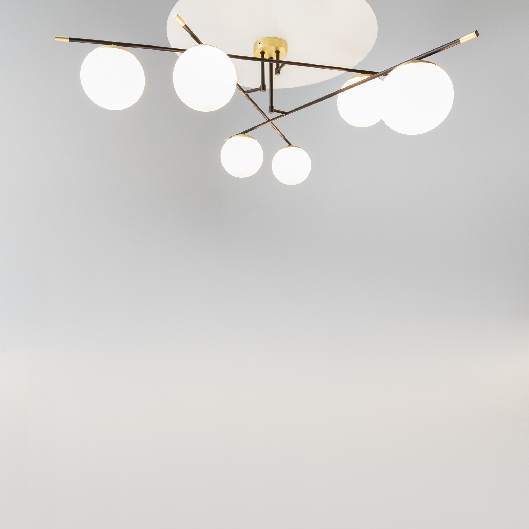 картинка Потолочная люстра Maytoni Nostalgia MOD048CL-06G от магазина pro-decor.kz