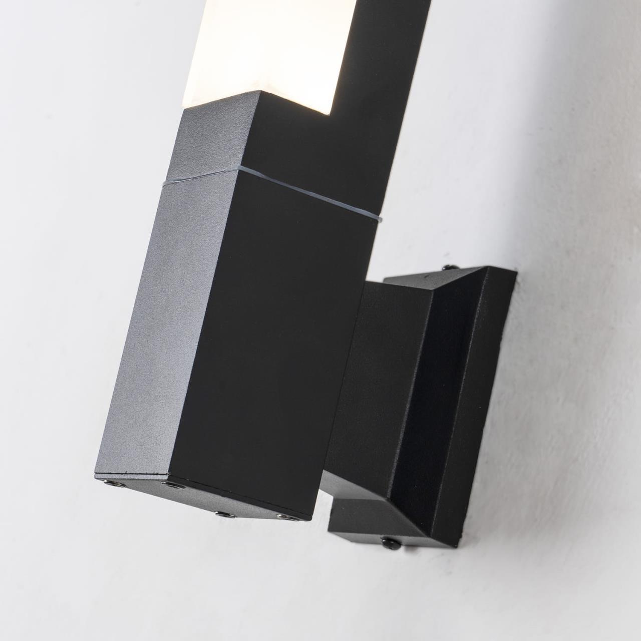 картинка Уличный настенный светодиодный светильник Favourite Pillar 2861-1W от магазина pro-decor.kz