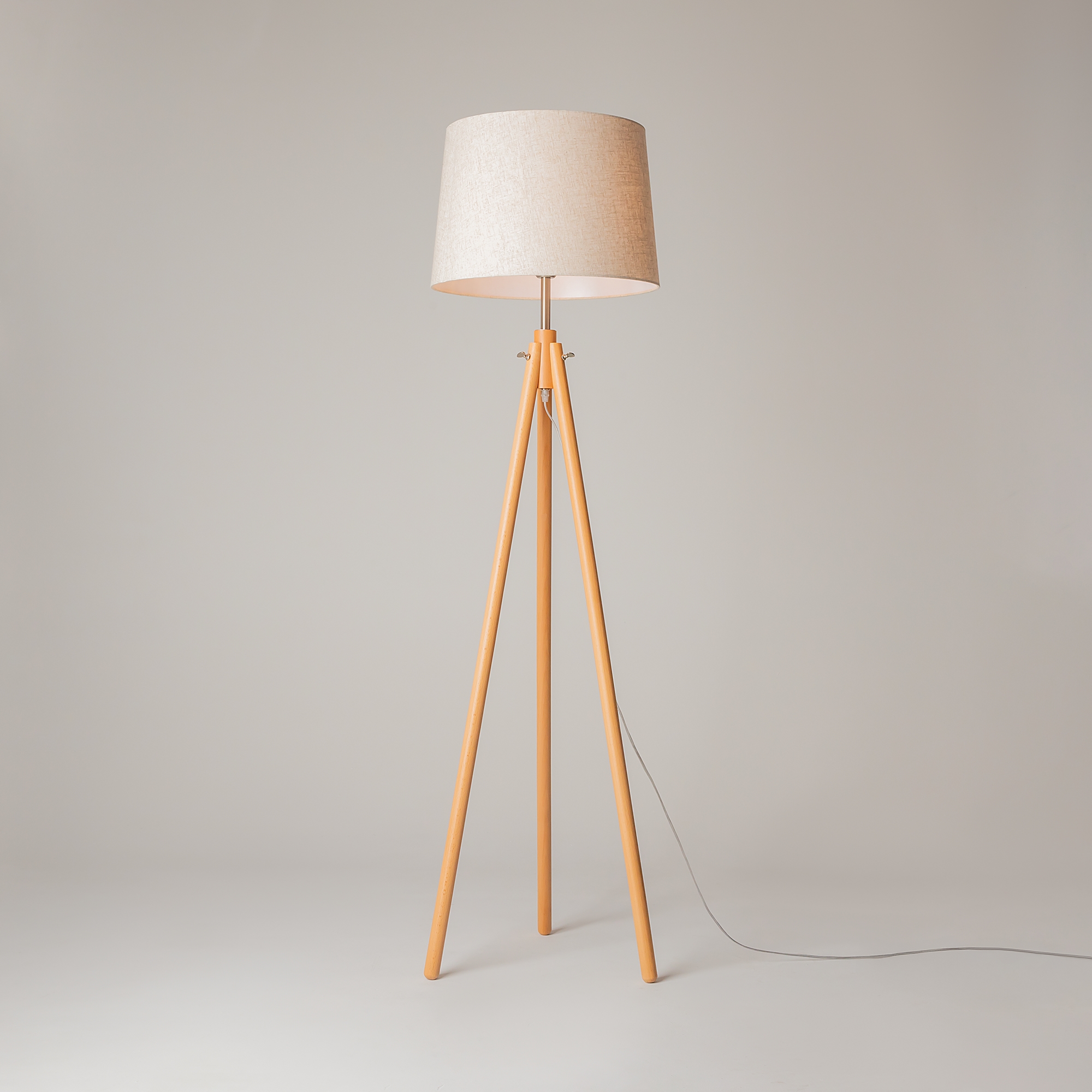 картинка Торшер Maytoni Calvin Z177-FL-01-BR от магазина pro-decor.kz