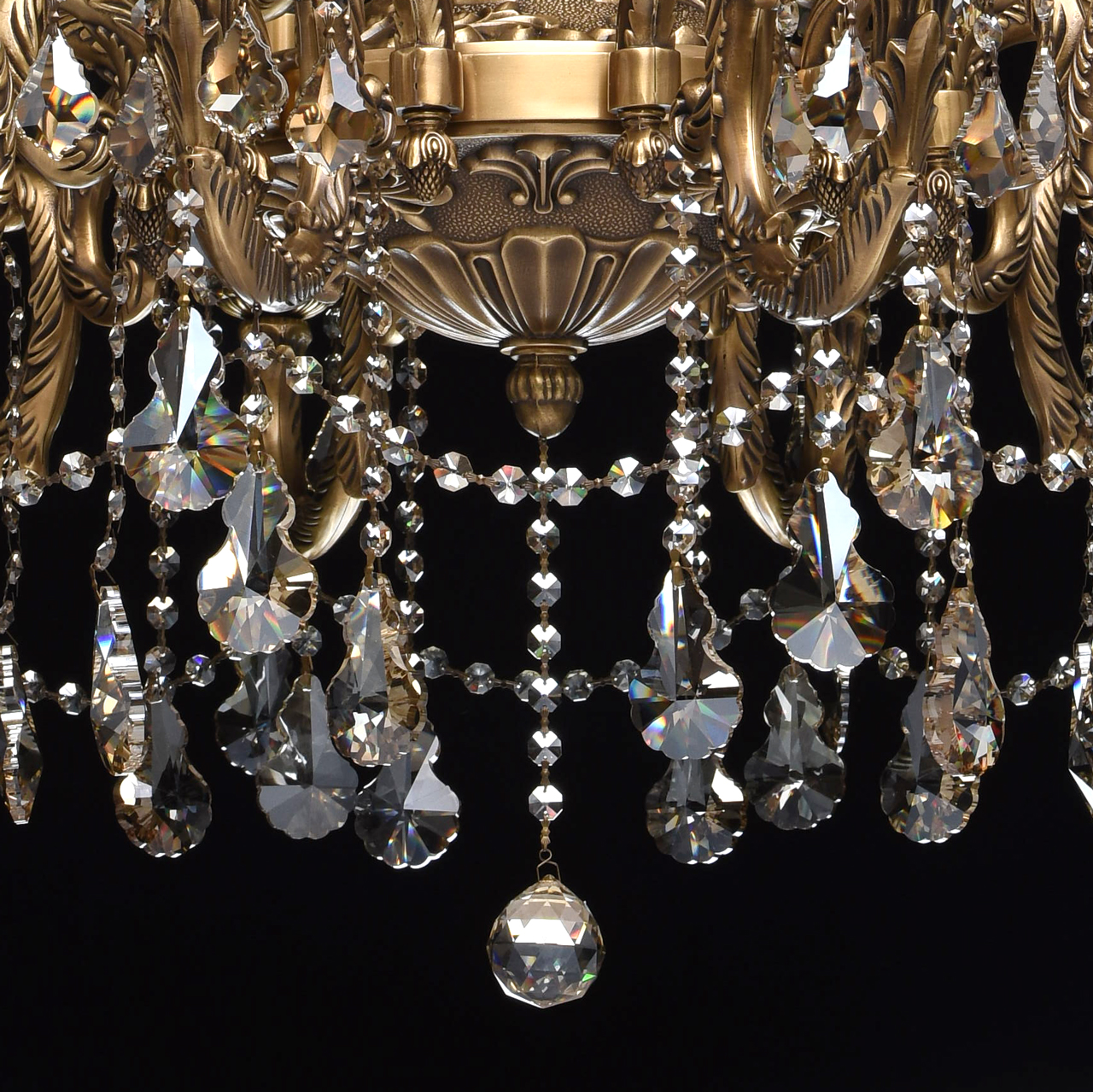 картинка Подвесная люстра Chiaro Габриэль 491010918 от магазина pro-decor.kz