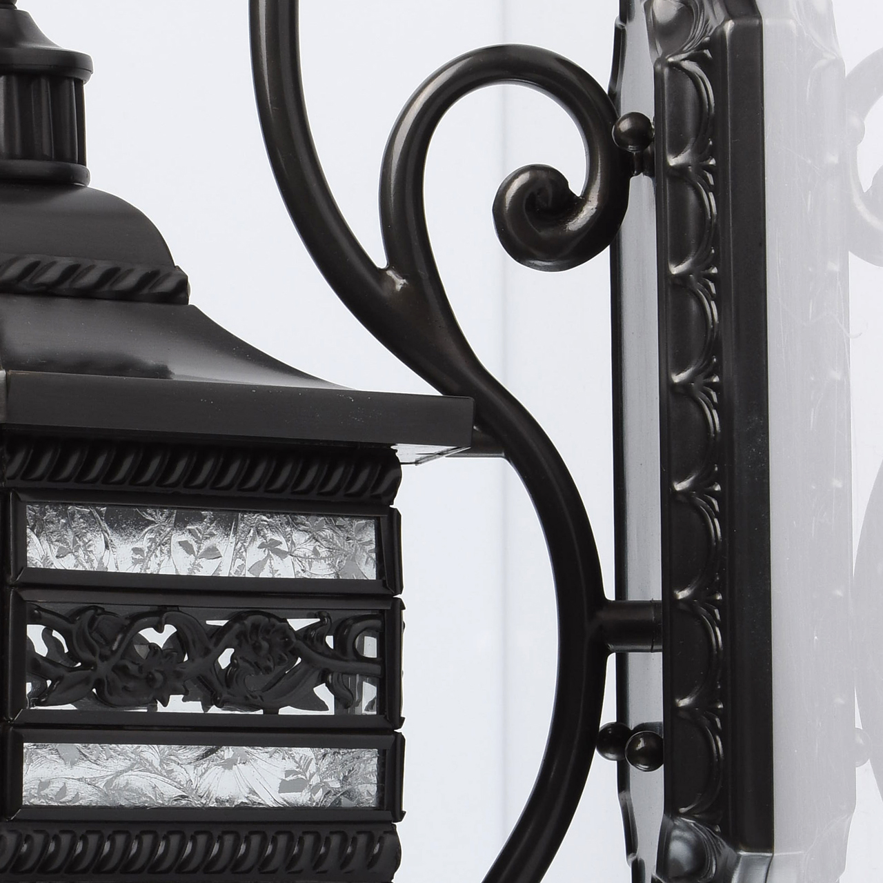 картинка Уличный настенный светильник Chiaro Корсо 2 801020603 от магазина pro-decor.kz