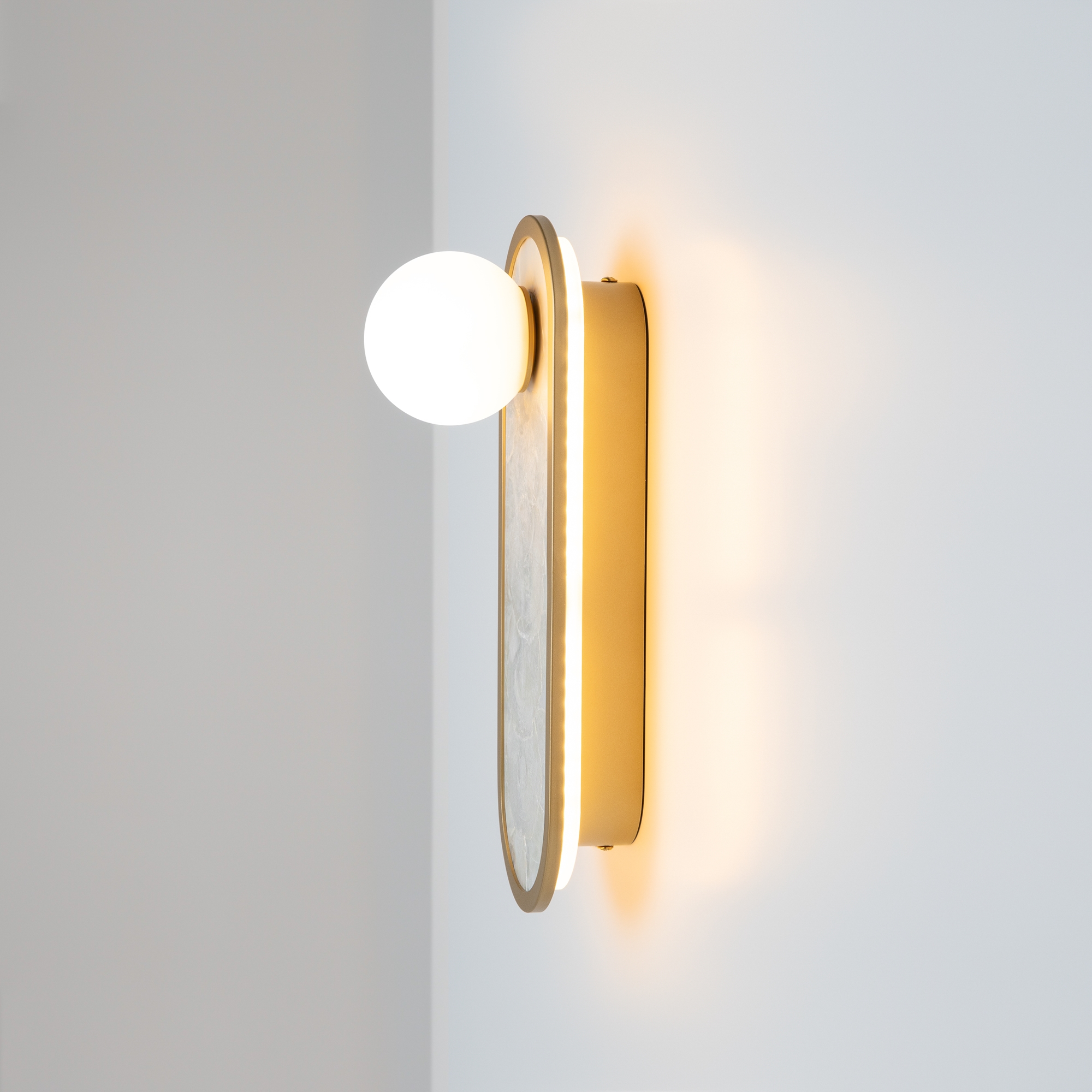 картинка Настенный светильник (бра) Maytoni MOD473WL-L20BSK Perlamour от магазина pro-decor.kz