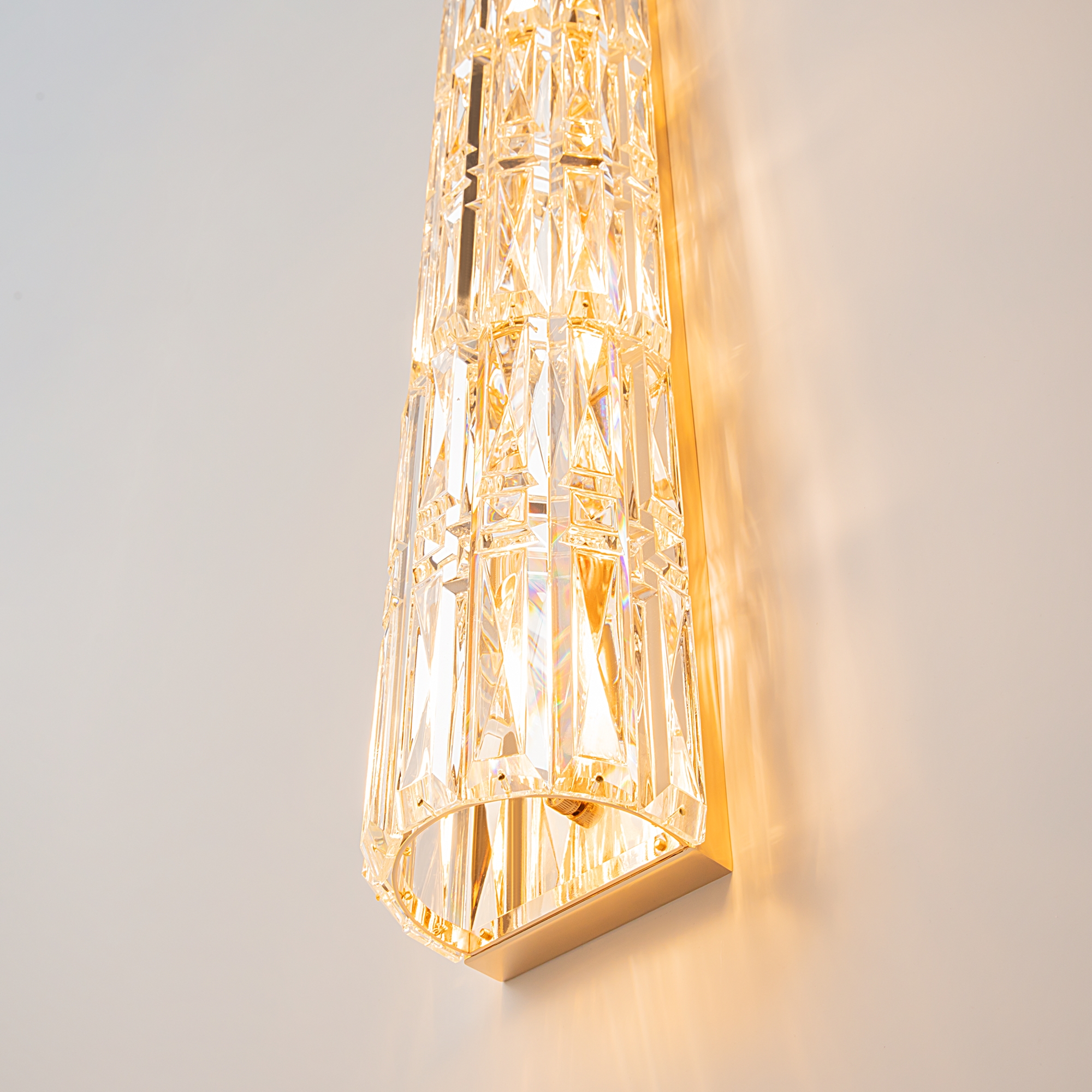 картинка Настенный светильник (бра) Maytoni MOD094WL-03G от магазина pro-decor.kz