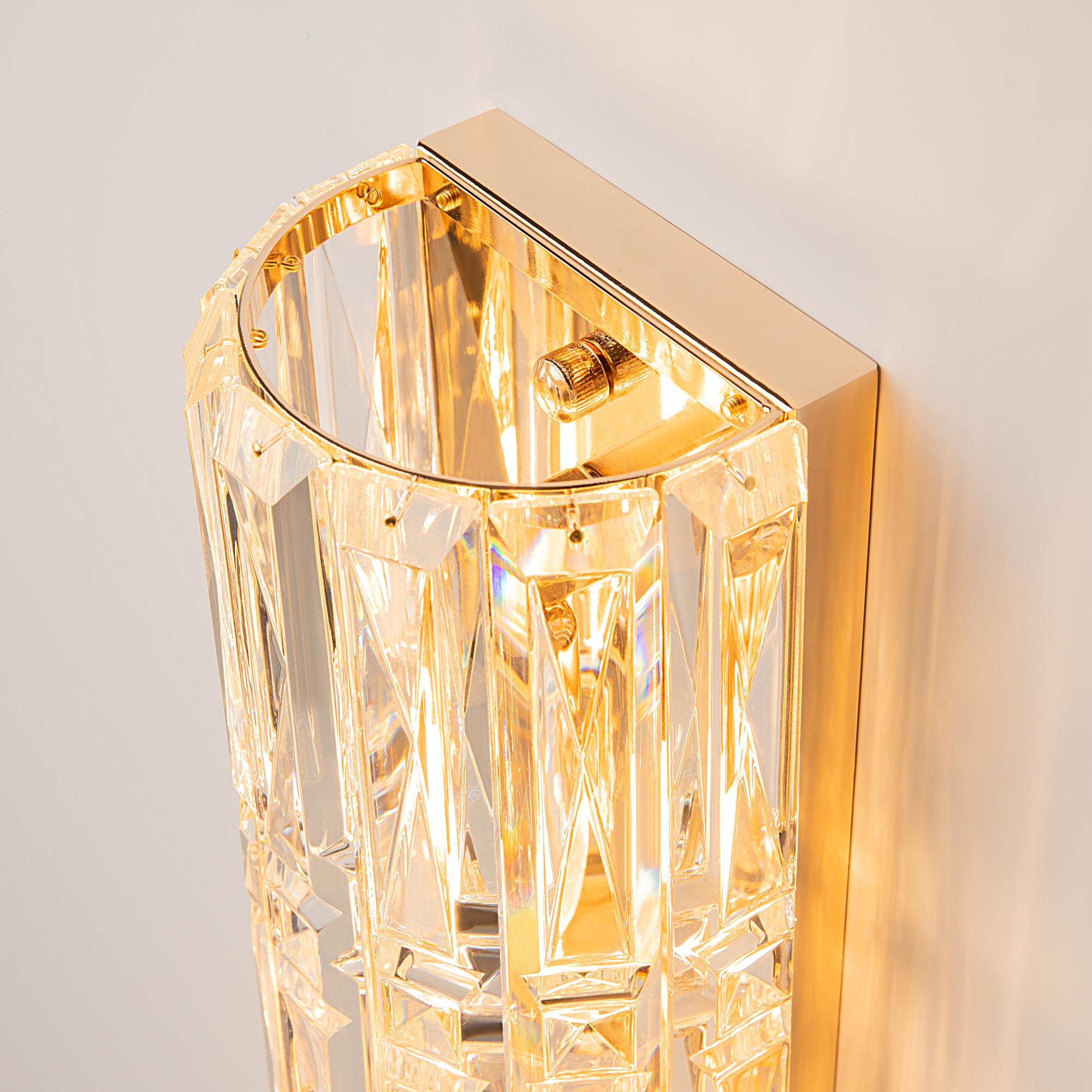 картинка Настенный светильник (бра) Maytoni MOD094WL-03G от магазина pro-decor.kz