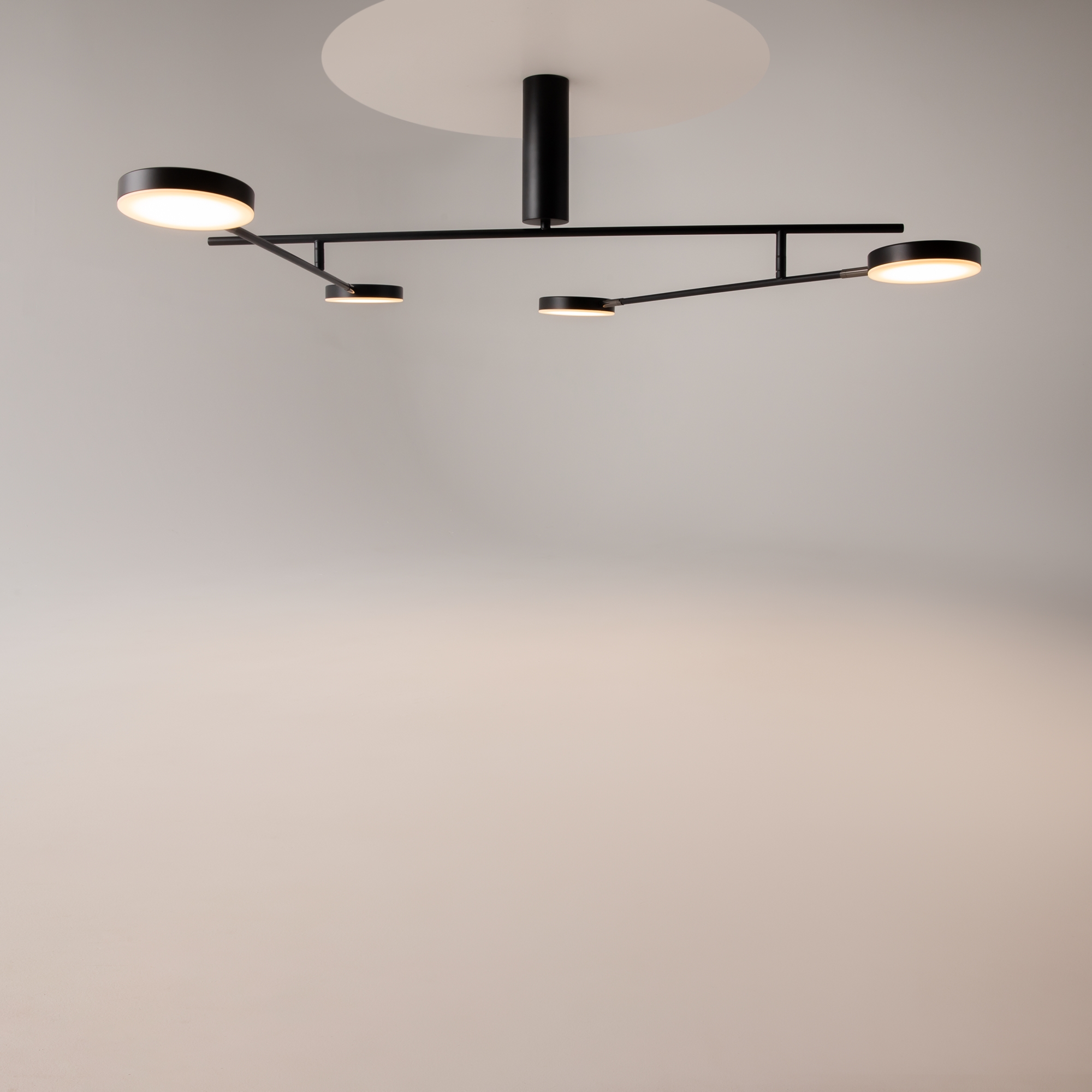 картинка Потолочный светильник Maytoni MOD070CL-L30B3K магазин pro-decor.kz являющийся официальным дистрибьютором в Казахстане картинка Потолочный светильник Maytoni MOD070CL-L30B3K от магазина pro-decor.kz