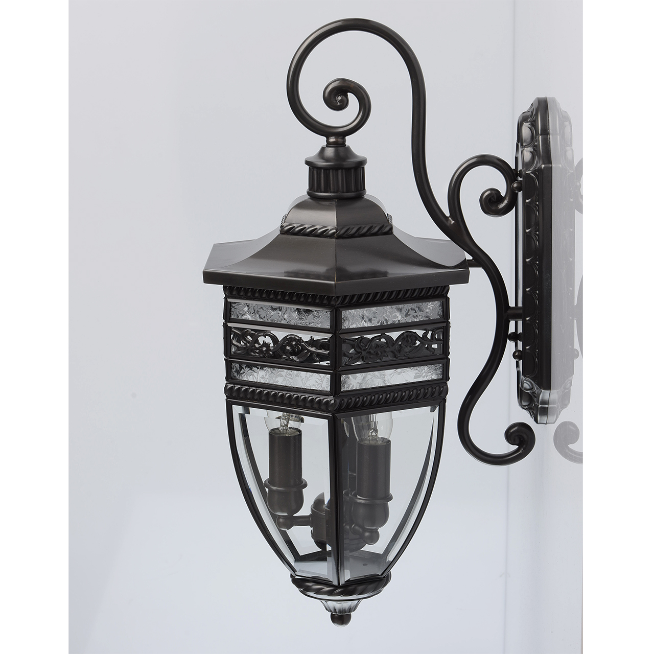 картинка Уличный настенный светильник Chiaro Корсо 2 801020603 от магазина pro-decor.kz