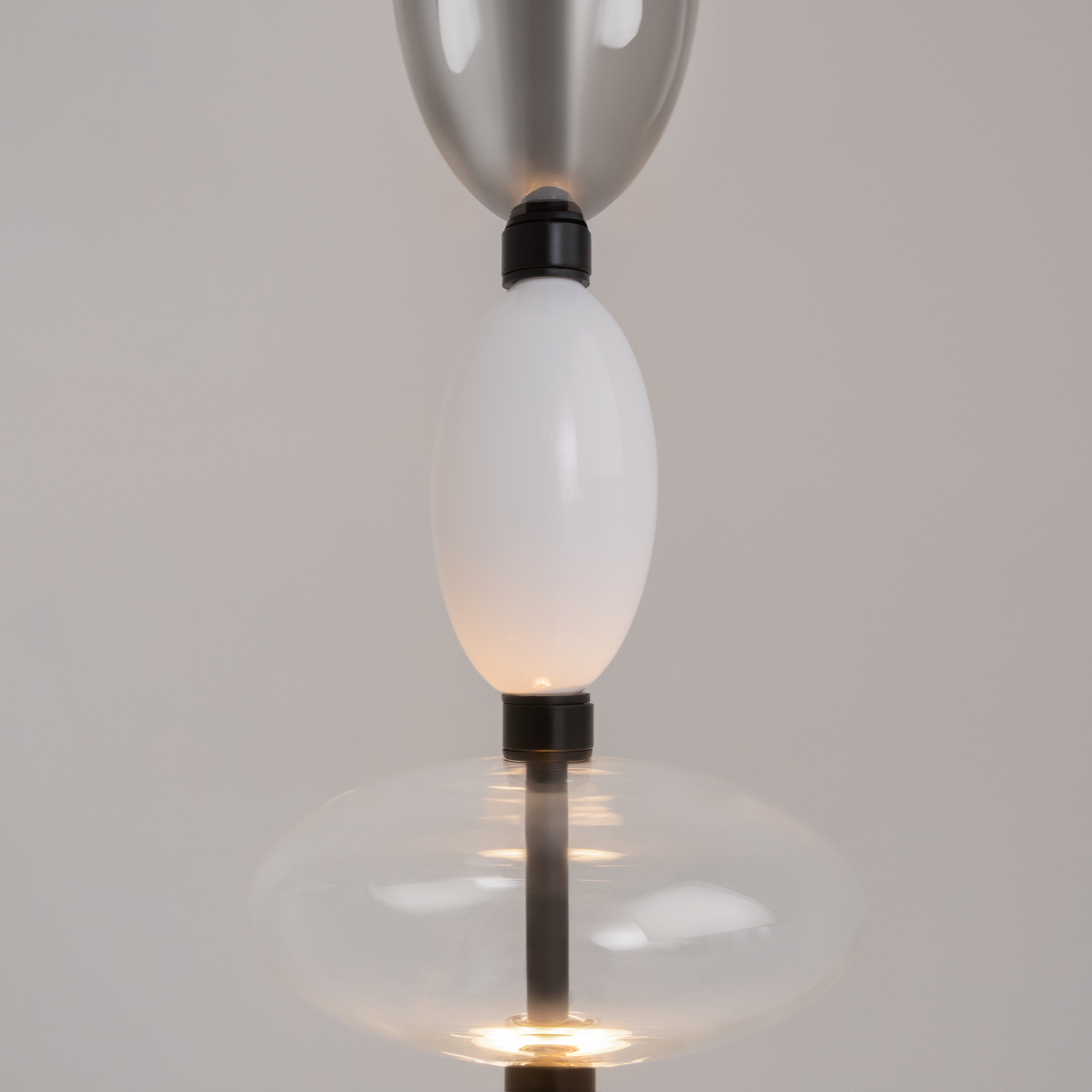 картинка Подвесной светильник Maytoni MOD071PL-L8B3K3 от магазина pro-decor.kz